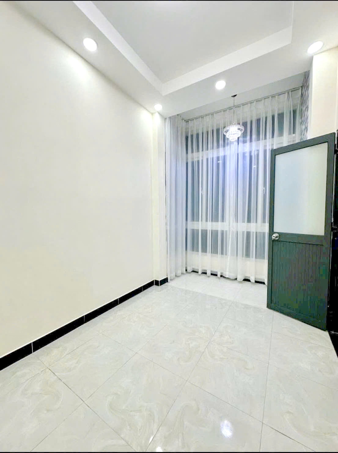 Bán nhà mới 2 lầu gần MT đường Dương Bá Trạc P.2 Quận 8